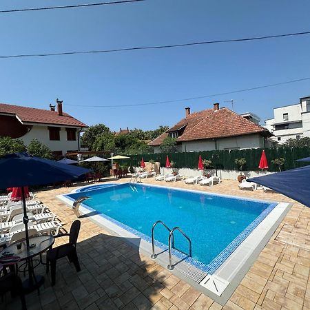 Smestaj Tea Sa Dva Bazena Vrnjačka Banja Exteriör bild