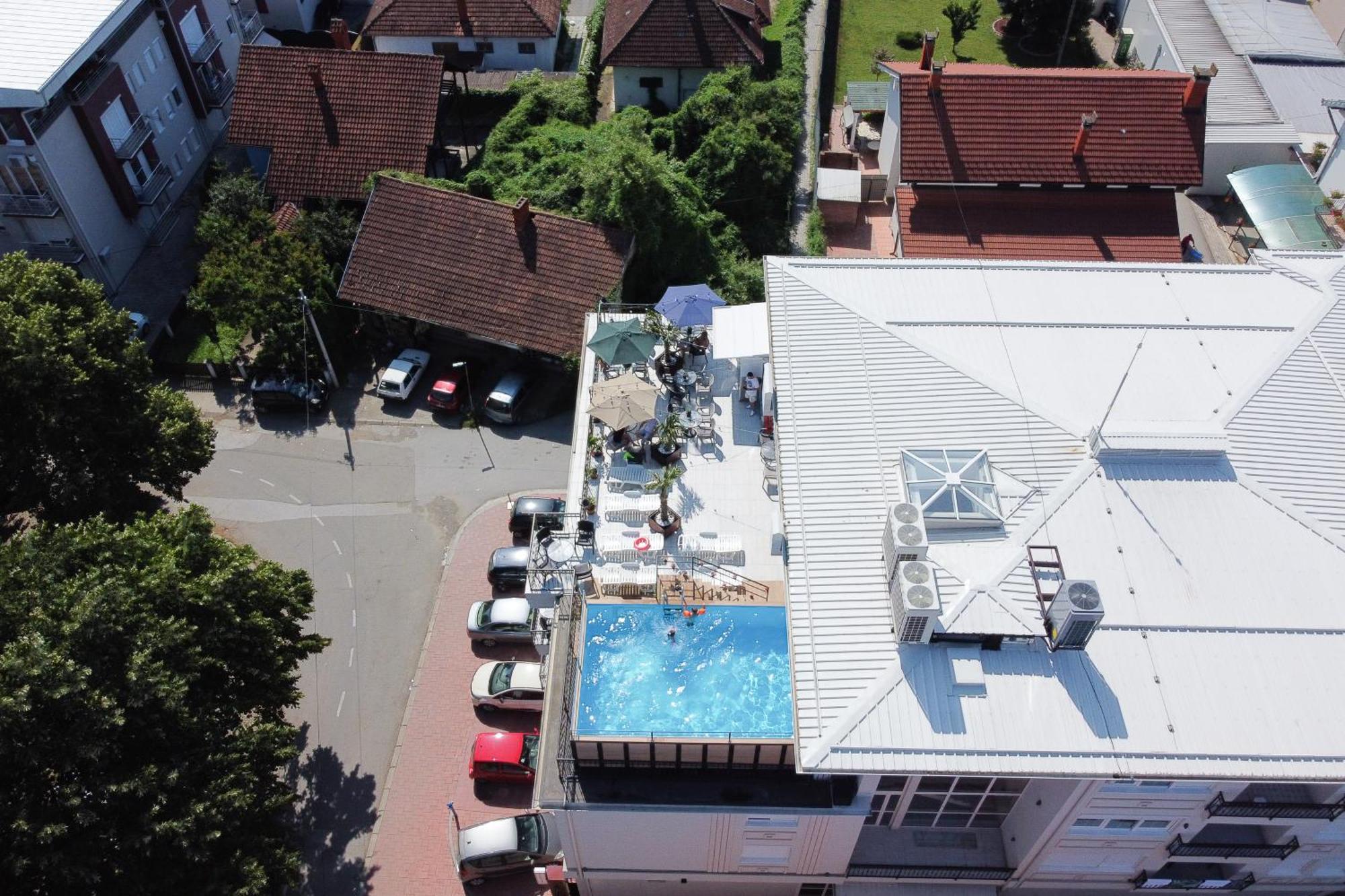Smestaj Tea Sa Dva Bazena Vrnjačka Banja Exteriör bild