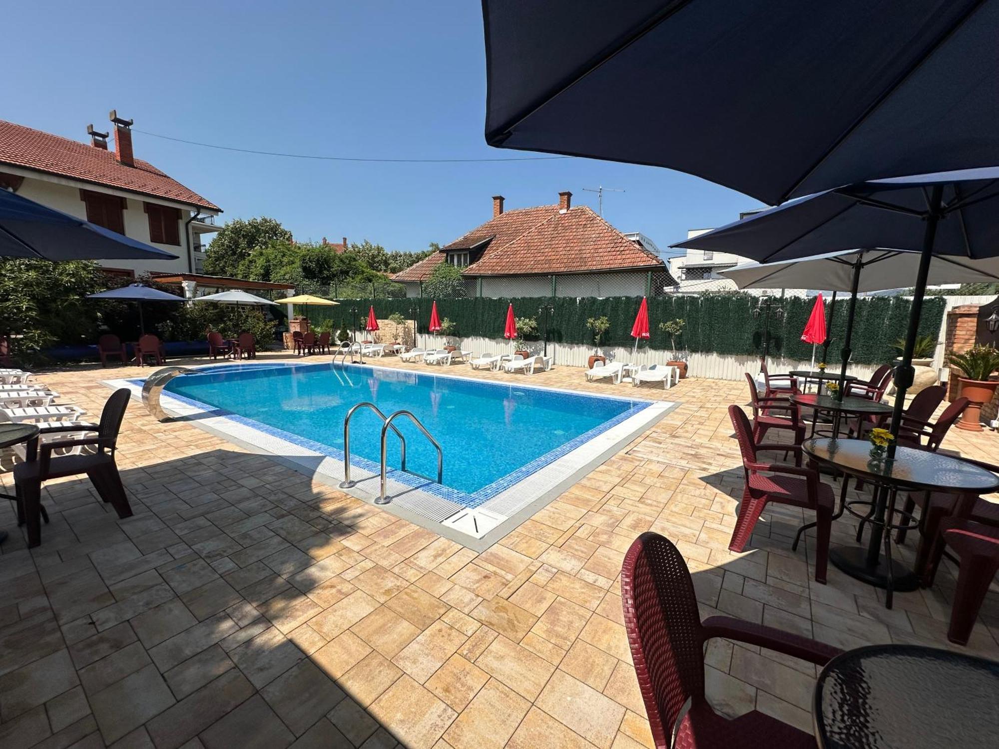 Smestaj Tea Sa Dva Bazena Vrnjačka Banja Exteriör bild